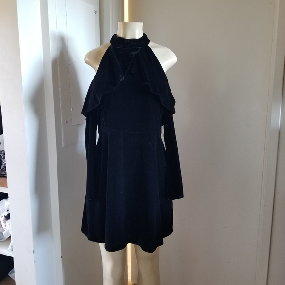 Zara Dresses & Skirts - Zara black velvet  off shoulder holiday dress large